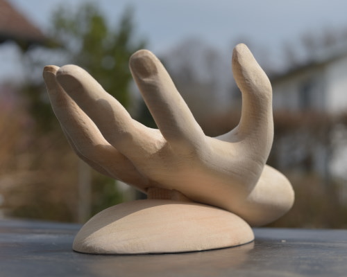 Hand aus Holz